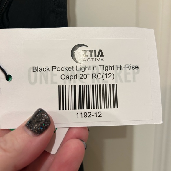 Zyia Light n Tight Capri Leggings - Picture 4 of 8